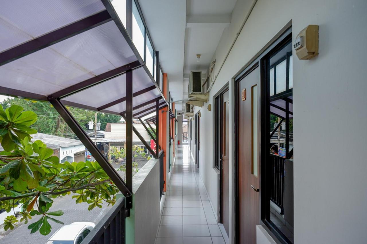Hotel Reddoorz Near Stasiun Tawang Semarang Exterior foto