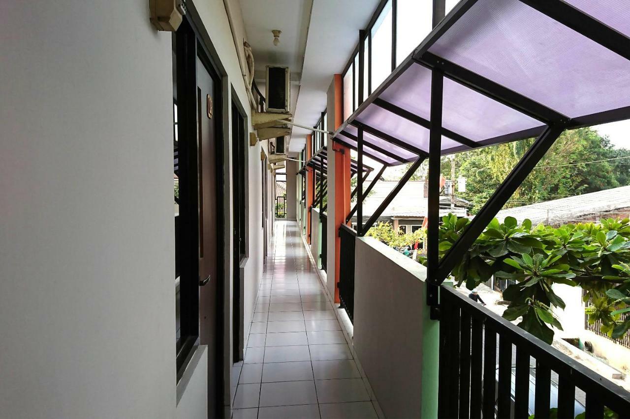 Hotel Reddoorz Near Stasiun Tawang Semarang Exterior foto